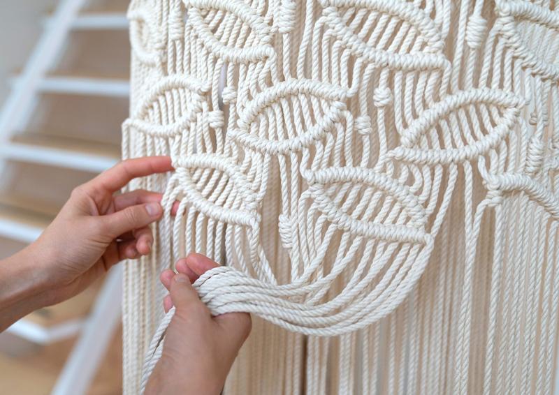 Szycie firanki w kształcie V