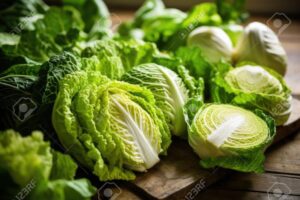 Jak naturalnie farbować jajka kapustą – proste i efektowne metody