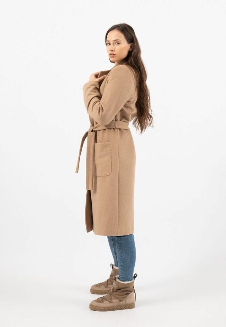 Stylowe połączenia płaszcz i obuwie