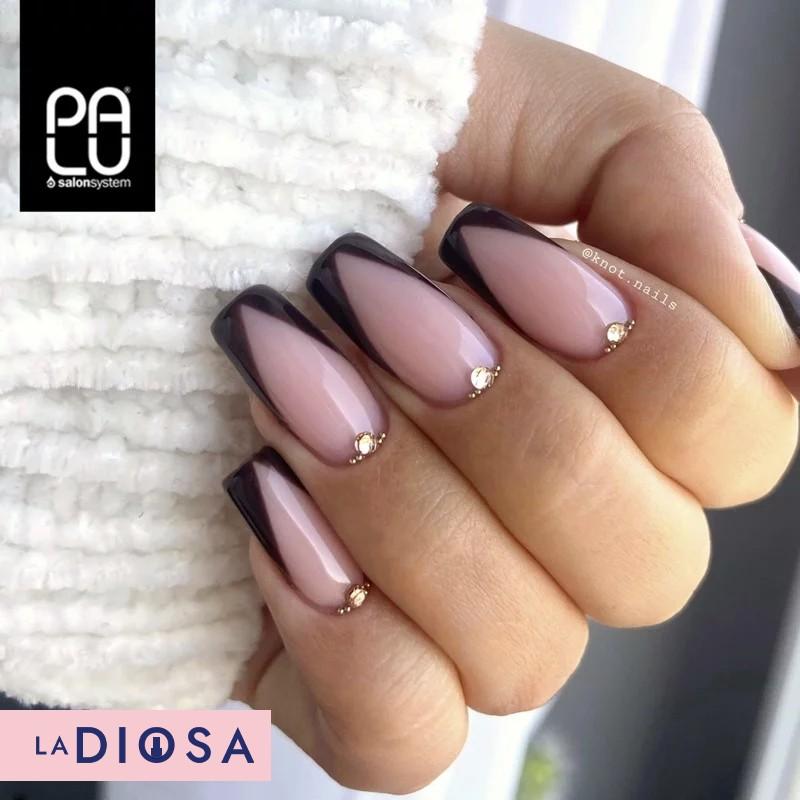 French manicure – czy wciąż jest na topie w świecie mody?