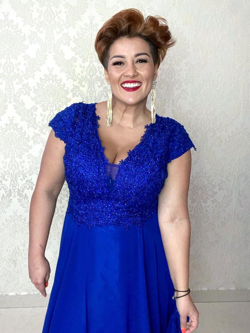 Idealne połączenie: jaka sukienka pasuje do chabrowych butów?