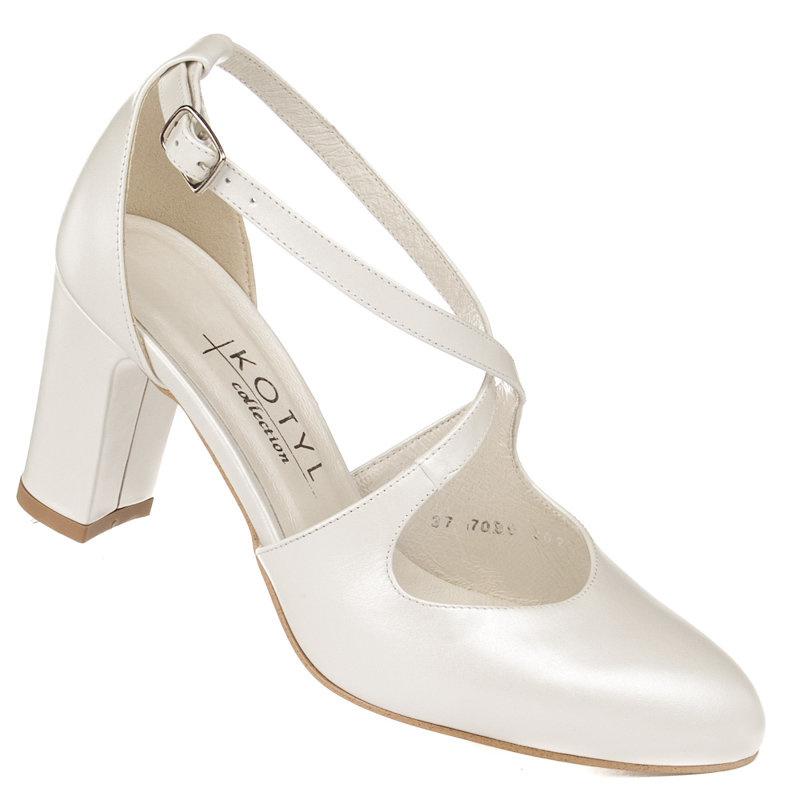 Dopasowanie butów do sukni ślubnej