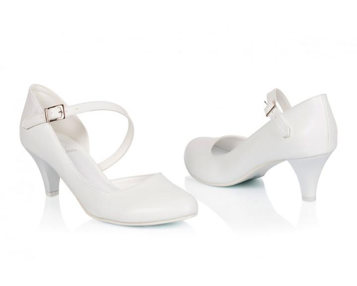 Trendy butów ślubnych 2023