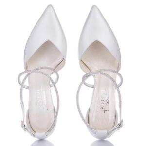 Idealne obuwie: jakie buty do brzoskwiniowej sukni ślubnej wybrać?