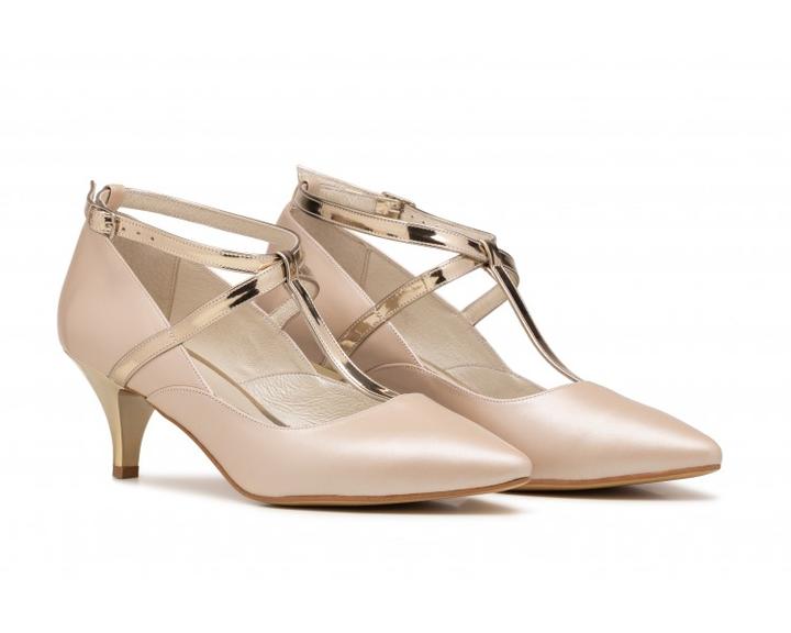 Jak dopasować obuwie do sukienki