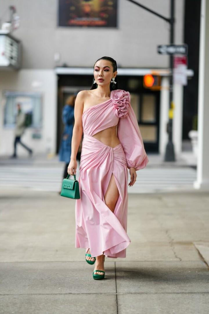 Kolor butów do jasnoróżowej sukienki