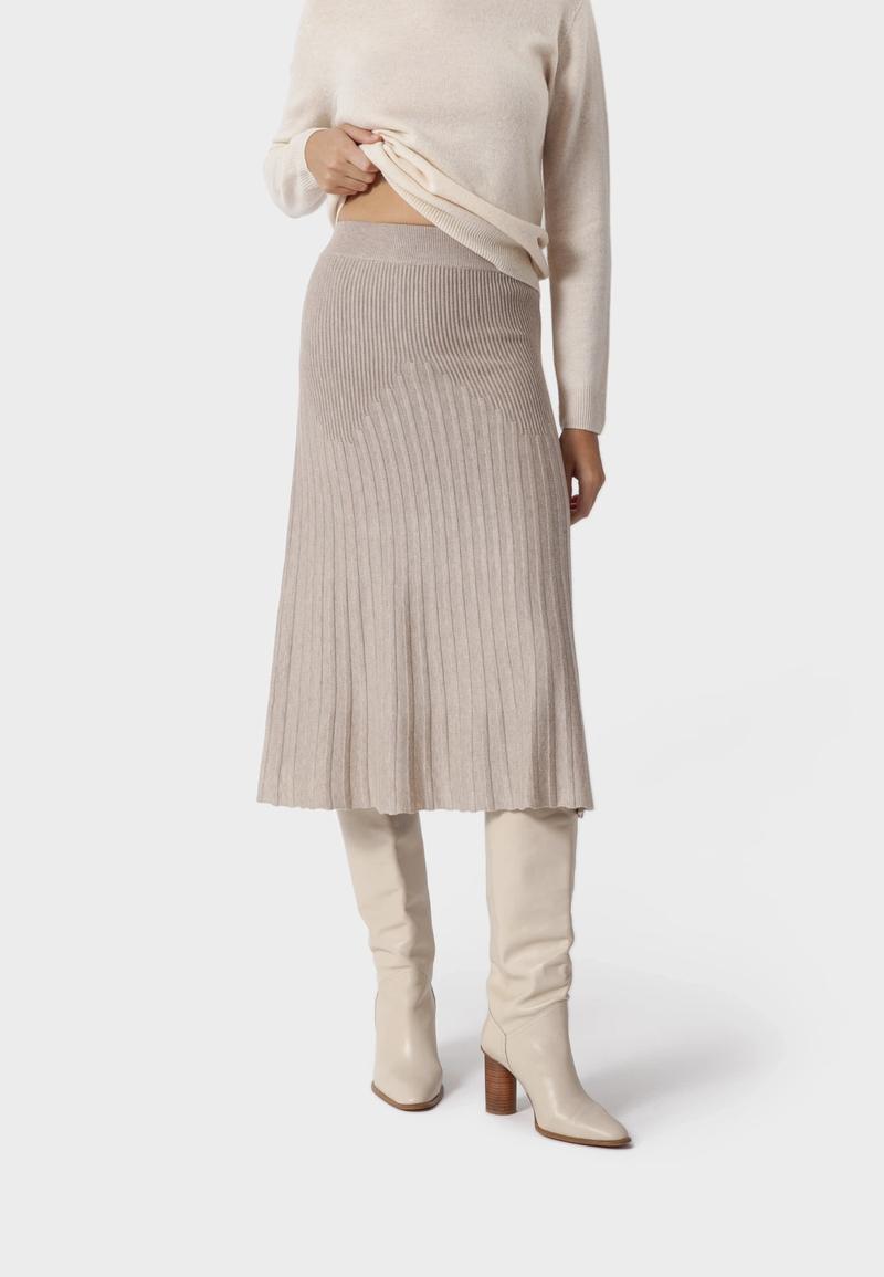 Szycie spódnicy z dzianiny krok po kroku