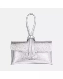 Idealna torebka do srebrnych butów – jak dobrać ją z klasą?