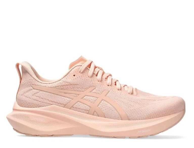 Idealne buty do pudrowej koronkowej sukienki – odkryj swoje stylowe połączenie