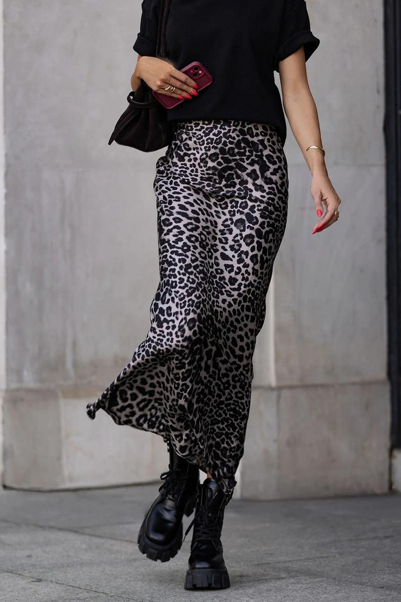 Stylizacje z panterkową spódnicą