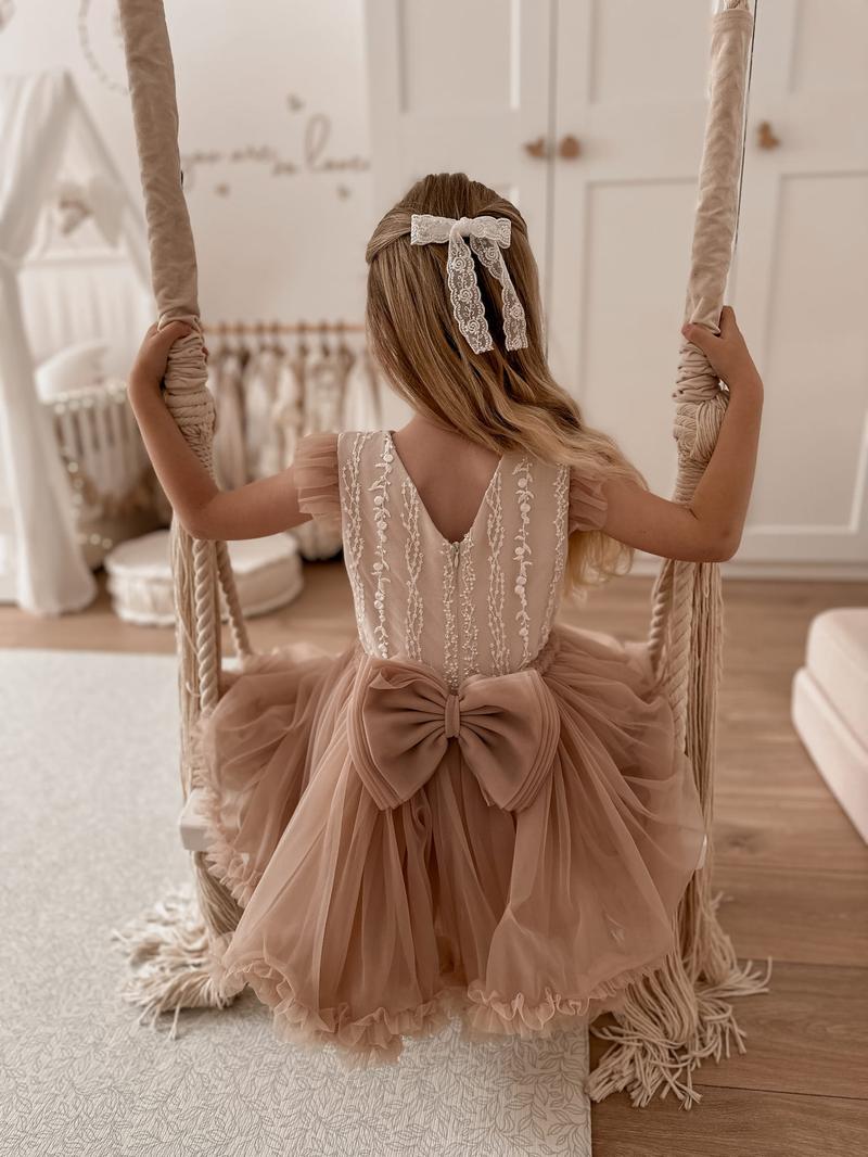 Szycie sukienki z tiulu krok po kroku