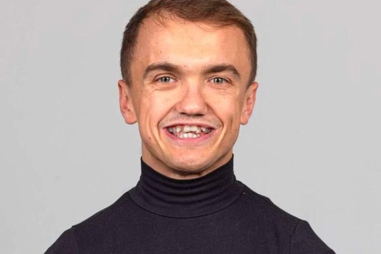 Jaki rozmiar buta nosi Mini Majk? Odkrywamy sekrety stylu!